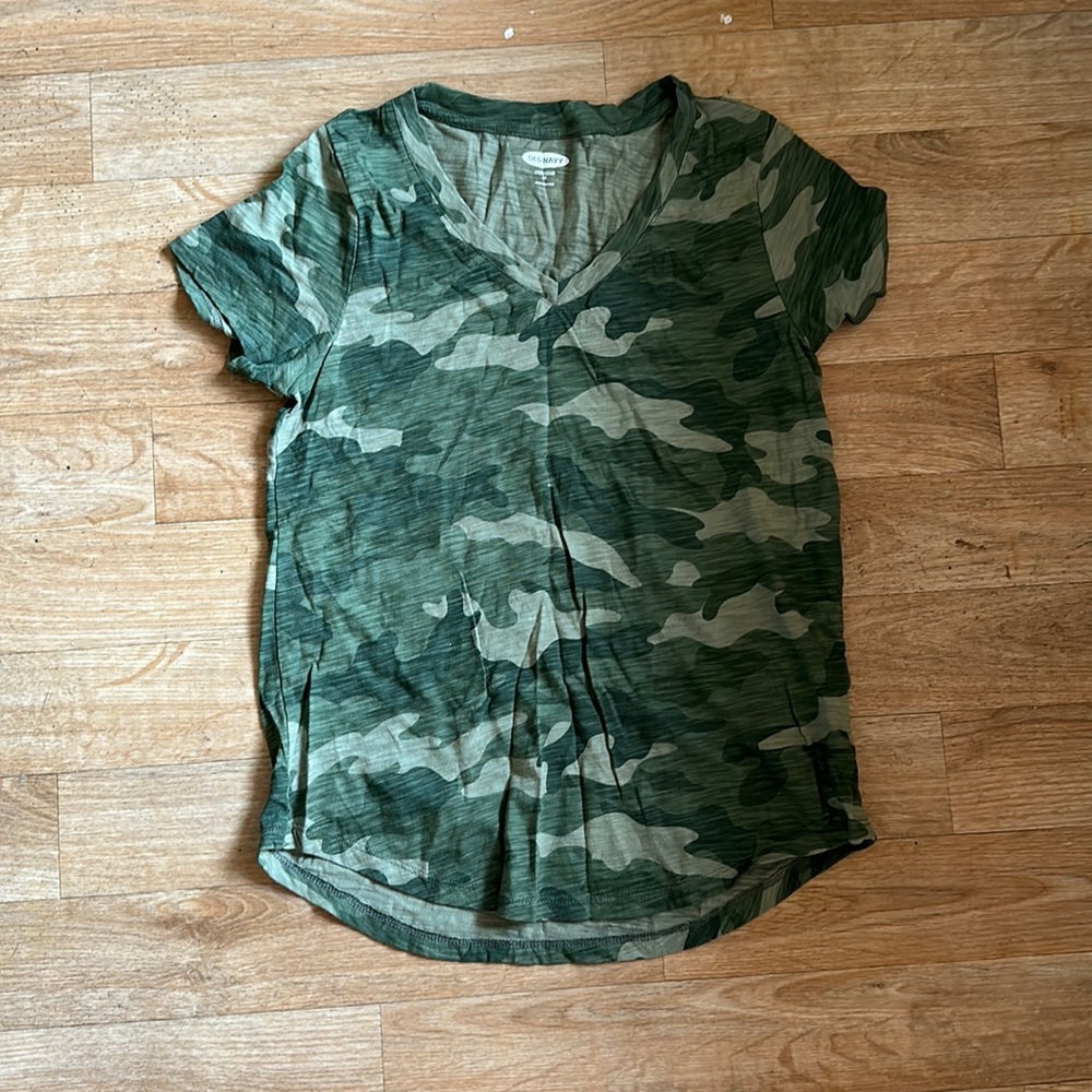 Old navy T-shirt